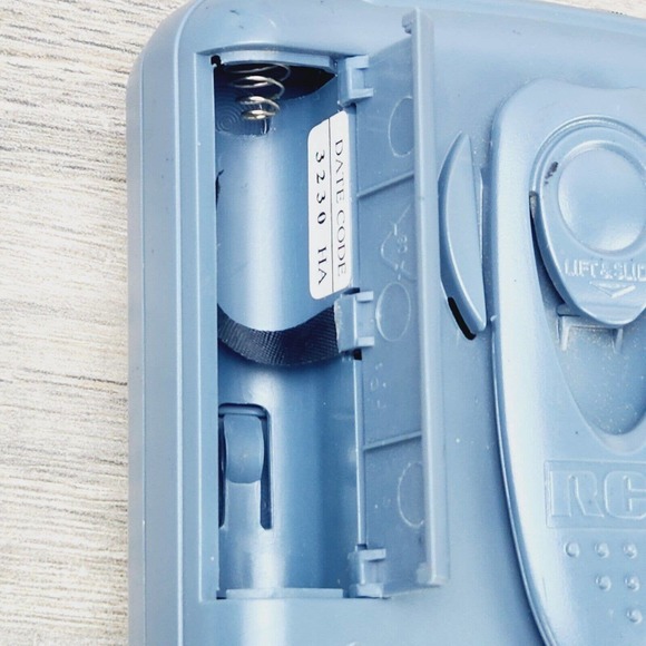 RCA AM/FM Stereo Cassette Player Digital Tuning RP-1876A for PARTS OR REPAIR - Picture 4 of 6